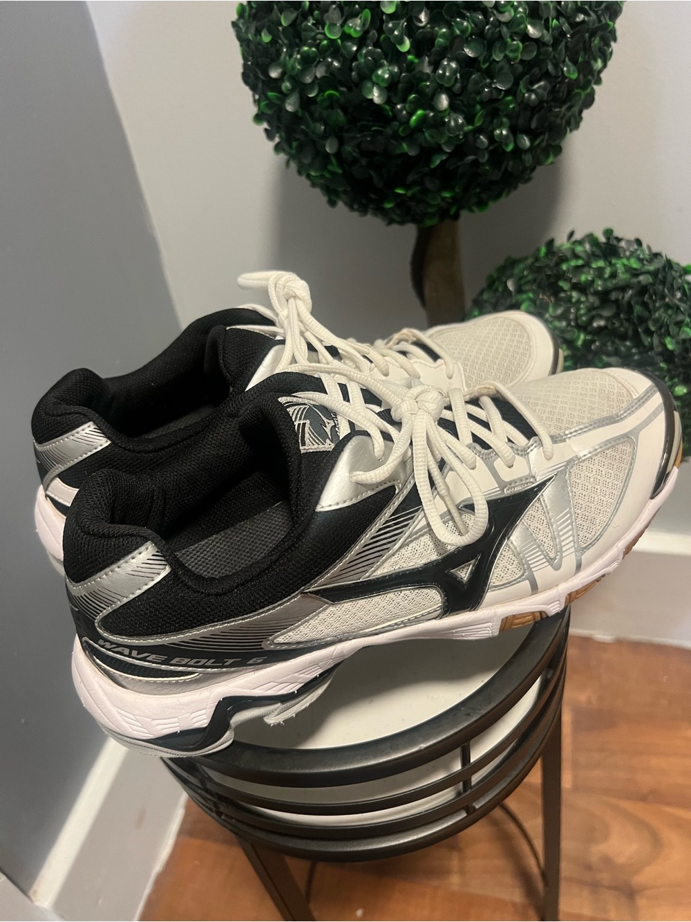 Mizuno Wave Bolt 7 Men’s size 11  Lace-Up Low Top  Sneaker White/Black/Silver